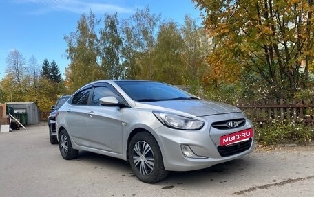 Hyundai Solaris II рестайлинг, 2011 год, 530 000 рублей, 2 фотография