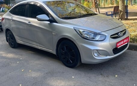 Hyundai Solaris II рестайлинг, 2011 год, 530 000 рублей, 3 фотография