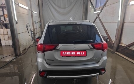 Mitsubishi Outlander III рестайлинг 3, 2018 год, 2 390 000 рублей, 23 фотография