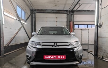 Mitsubishi Outlander III рестайлинг 3, 2018 год, 2 390 000 рублей, 22 фотография