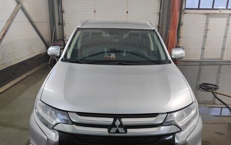 Mitsubishi Outlander III рестайлинг 3, 2018 год, 2 390 000 рублей, 21 фотография