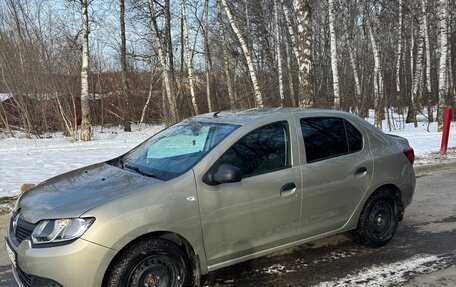 Renault Logan II, 2018 год, 900 000 рублей, 4 фотография