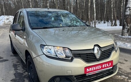 Renault Logan II, 2018 год, 900 000 рублей, 3 фотография