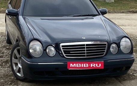 Mercedes-Benz E-Класс, 1996 год, 450 000 рублей, 3 фотография