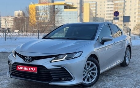 Toyota Camry, 2022 год, 3 800 000 рублей, 1 фотография