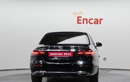 Mercedes-Benz E-Класс, 2021 год, 4 400 000 рублей, 4 фотография