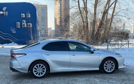 Toyota Camry, 2022 год, 3 800 000 рублей, 9 фотография