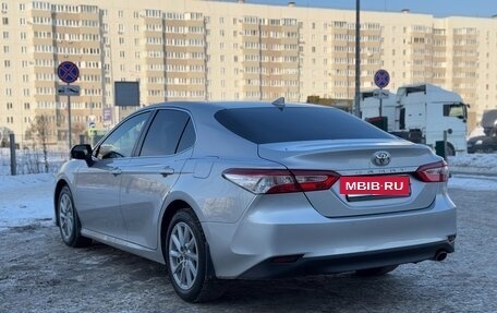 Toyota Camry, 2022 год, 3 800 000 рублей, 6 фотография