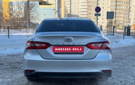 Toyota Camry, 2022 год, 3 800 000 рублей, 7 фотография