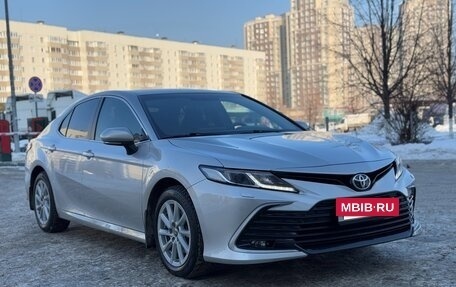 Toyota Camry, 2022 год, 3 800 000 рублей, 5 фотография