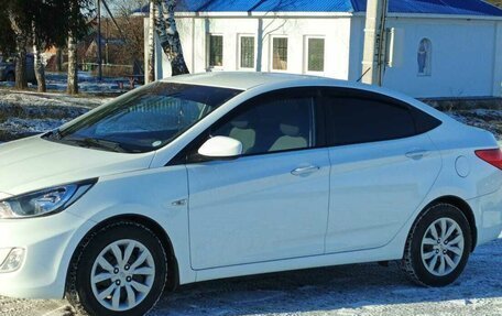 Hyundai Solaris II рестайлинг, 2013 год, 900 000 рублей, 1 фотография