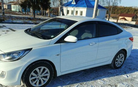 Hyundai Solaris II рестайлинг, 2013 год, 900 000 рублей, 4 фотография