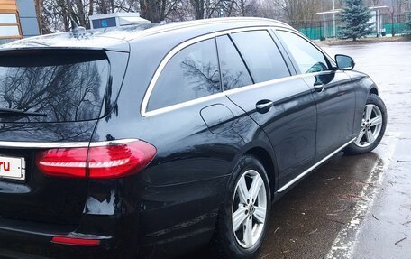 Mercedes-Benz E-Класс, 2019 год, 3 150 000 рублей, 5 фотография