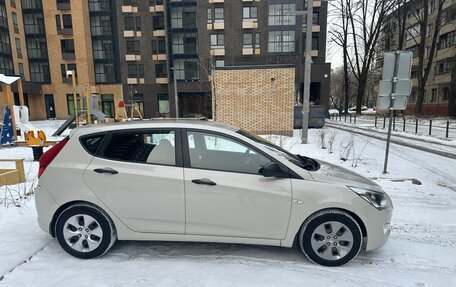 Hyundai Solaris II рестайлинг, 2015 год, 1 100 000 рублей, 3 фотография