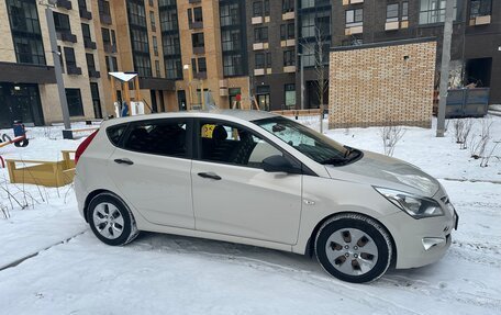 Hyundai Solaris II рестайлинг, 2015 год, 1 100 000 рублей, 6 фотография