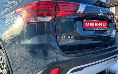 Mitsubishi Outlander III рестайлинг 3, 2020 год, 2 707 000 рублей, 3 фотография