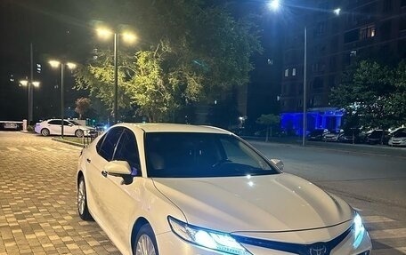 Toyota Camry, 2018 год, 3 300 000 рублей, 1 фотография