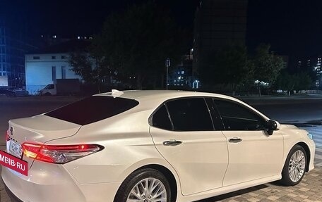 Toyota Camry, 2018 год, 3 300 000 рублей, 2 фотография