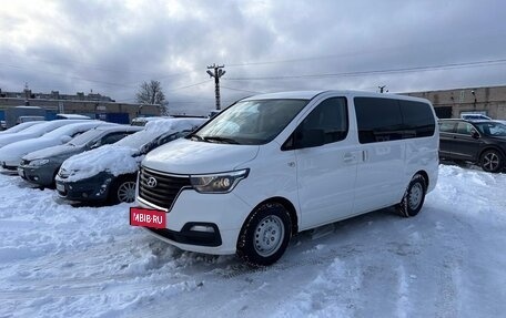 Hyundai H-1 II рестайлинг, 2019 год, 2 930 000 рублей, 22 фотография