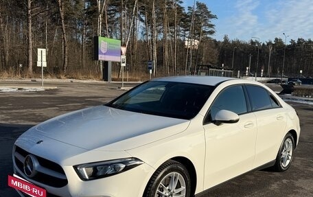 Mercedes-Benz A-Класс, 2019 год, 2 900 000 рублей, 3 фотография