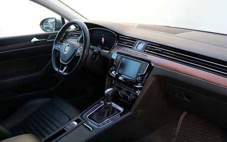 Volkswagen Passat B8 рестайлинг, 2017 год, 2 379 000 рублей, 11 фотография