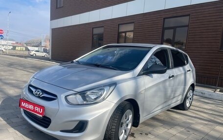 Hyundai Solaris II рестайлинг, 2013 год, 1 100 000 рублей, 1 фотография