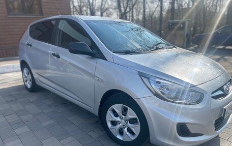 Hyundai Solaris II рестайлинг, 2013 год, 1 100 000 рублей, 4 фотография