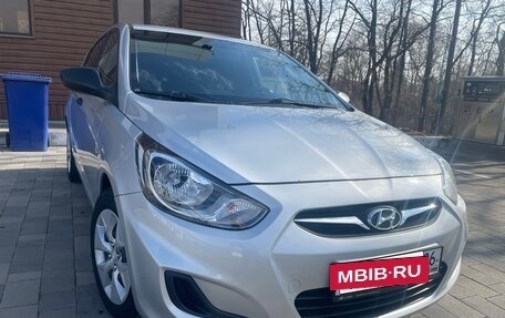 Hyundai Solaris II рестайлинг, 2013 год, 1 100 000 рублей, 2 фотография