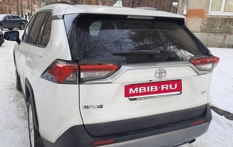 Toyota RAV4, 2020 год, 3 900 000 рублей, 2 фотография