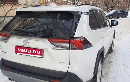 Toyota RAV4, 2020 год, 3 900 000 рублей, 4 фотография