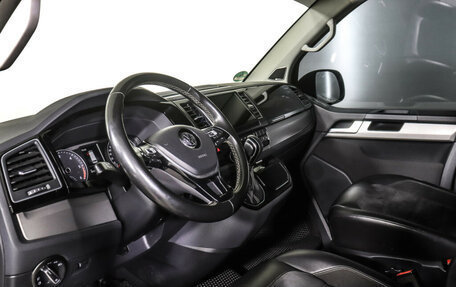 Volkswagen Multivan T6 рестайлинг, 2018 год, 4 800 000 рублей, 17 фотография