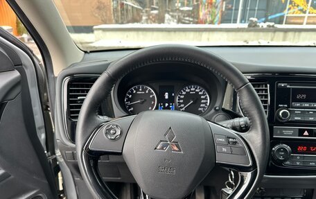 Mitsubishi Outlander III рестайлинг 3, 2019 год, 2 600 000 рублей, 10 фотография