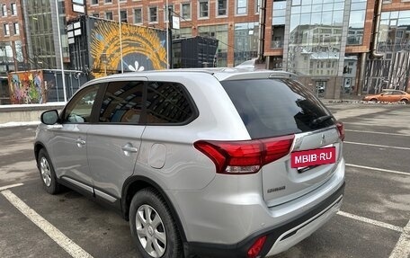 Mitsubishi Outlander III рестайлинг 3, 2019 год, 2 600 000 рублей, 5 фотография