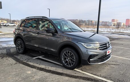 Volkswagen Tiguan II, 2021 год, 3 194 000 рублей, 2 фотография