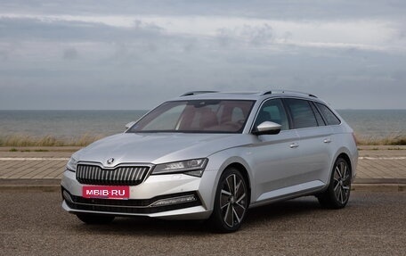 Skoda Superb III рестайлинг, 2019 год, 3 990 000 рублей, 1 фотография