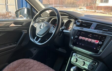 Volkswagen Tiguan II, 2019 год, 2 400 000 рублей, 23 фотография