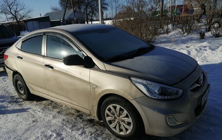 Hyundai Solaris II рестайлинг, 2012 год, 495 000 рублей, 3 фотография