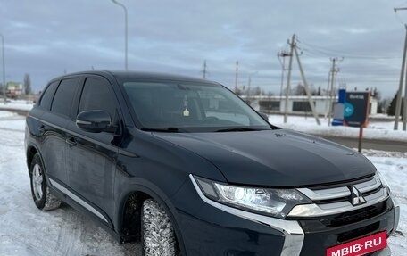 Mitsubishi Outlander III рестайлинг 3, 2016 год, 2 200 000 рублей, 2 фотография