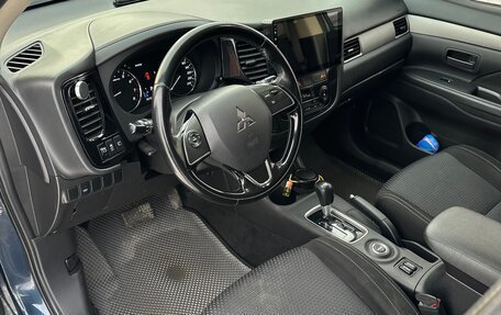 Mitsubishi Outlander III рестайлинг 3, 2016 год, 2 200 000 рублей, 9 фотография