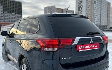 Mitsubishi Outlander III рестайлинг 3, 2016 год, 2 200 000 рублей, 5 фотография