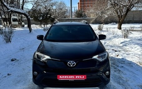 Toyota RAV4, 2017 год, 2 320 000 рублей, 2 фотография