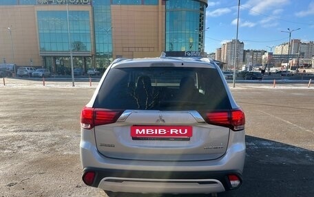 Mitsubishi Outlander III рестайлинг 3, 2018 год, 2 150 000 рублей, 4 фотография