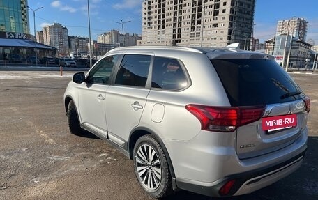 Mitsubishi Outlander III рестайлинг 3, 2018 год, 2 150 000 рублей, 5 фотография