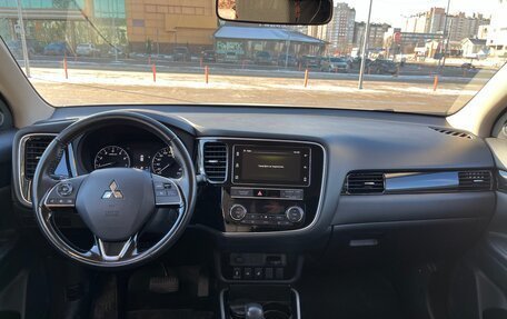 Mitsubishi Outlander III рестайлинг 3, 2018 год, 2 150 000 рублей, 11 фотография