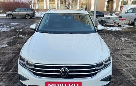 Volkswagen Tiguan II, 2021 год, 3 790 000 рублей, 3 фотография