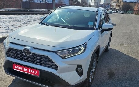 Toyota RAV4, 2021 год, 4 070 000 рублей, 1 фотография