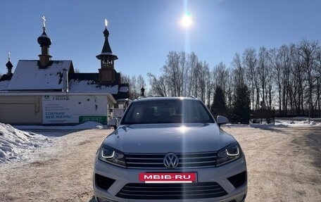 Volkswagen Touareg III, 2015 год, 2 577 000 рублей, 2 фотография