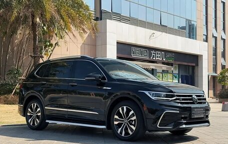 Volkswagen Tiguan II, 2022 год, 2 900 000 рублей, 3 фотография