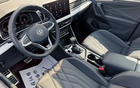 Volkswagen Tiguan II, 2022 год, 2 900 000 рублей, 5 фотография