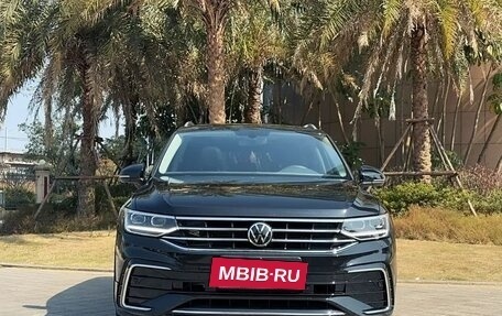 Volkswagen Tiguan II, 2022 год, 2 900 000 рублей, 2 фотография